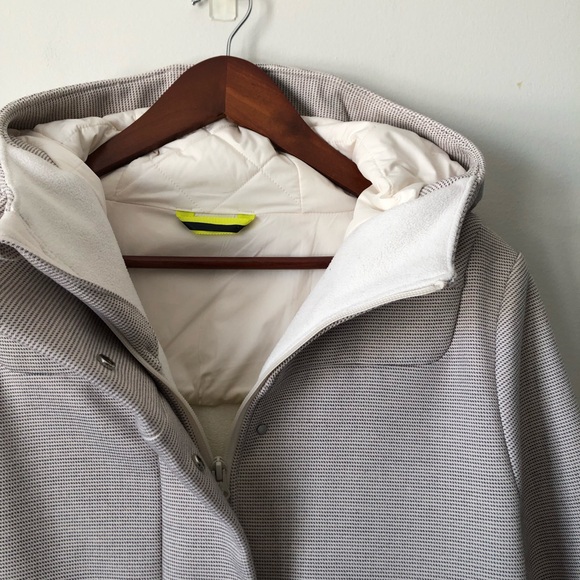 Lululemon Studio Softshell - size M/L - neutral softshell jacket versatile coat - Picture 5 of 16